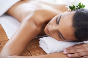 massaggio ayurvedico abhyanga, trattamenti olistici, oleazione corpo abhyanga
